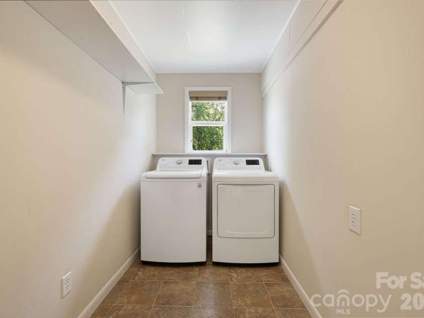 490 ecusta Road, Brevard, NC 28712.  MLS# CAR4402945, YatesRealty ID 37040. 