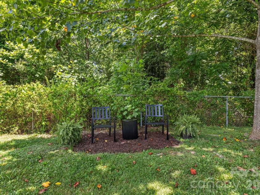 490 ecusta Road, Brevard, NC 28712.  MLS# CAR4402945, YatesRealty ID 37040. 