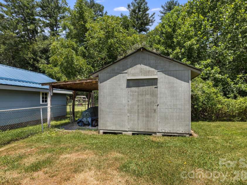 490 ecusta Road, Brevard, NC 28712.  MLS# CAR4402945, YatesRealty ID 37040. 