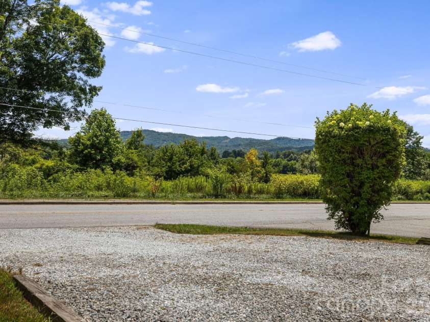 490 ecusta Road, Brevard, NC 28712.  MLS# CAR4402945, YatesRealty ID 37040. 