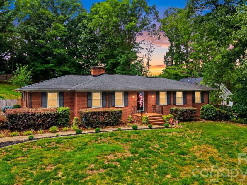 115 WEDGEWOOD Drive, Morganton, NC 28655.  MLS# CAR4396426, YatesRealty ID 37041. 