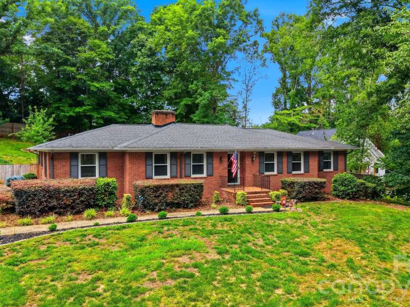 115 WEDGEWOOD Drive, Morganton, NC 28655.  MLS# CAR4396426, YatesRealty ID 37041. 