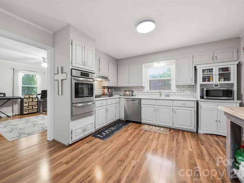115 WEDGEWOOD Drive, Morganton, NC 28655.  MLS# CAR4396426, YatesRealty ID 37041. 