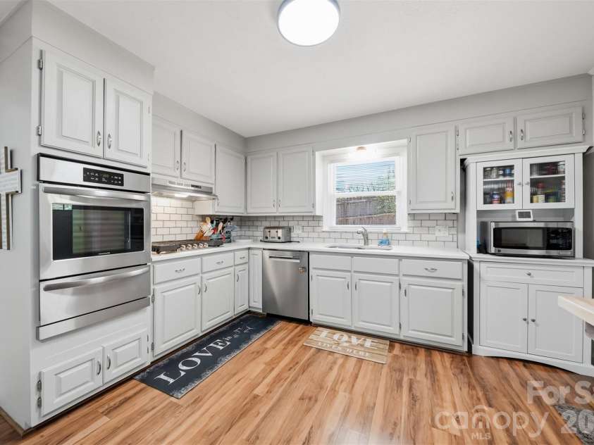 115 WEDGEWOOD Drive, Morganton, NC 28655.  MLS# CAR4396426, YatesRealty ID 37041. 