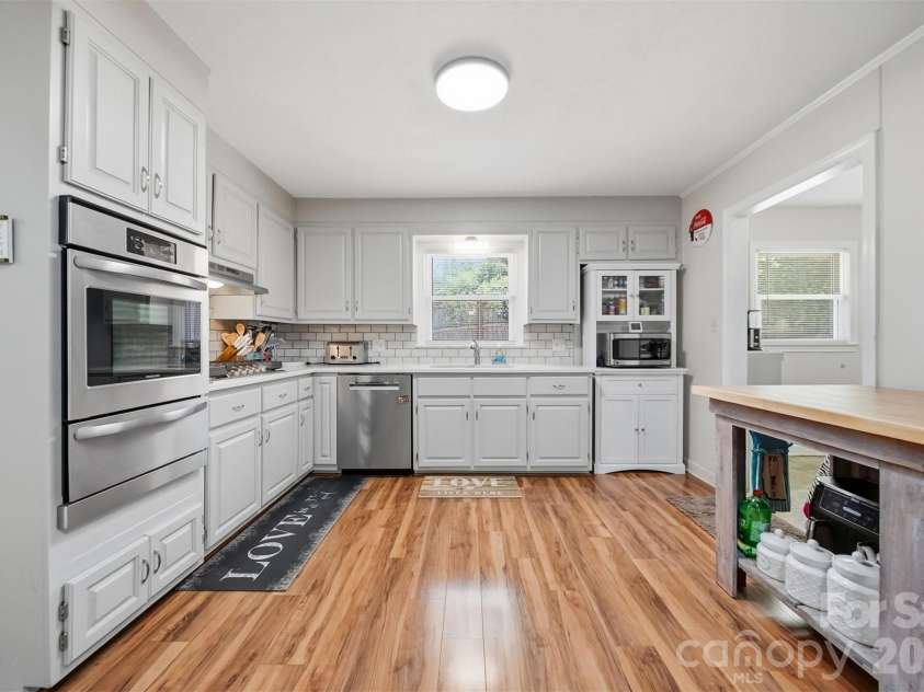 115 WEDGEWOOD Drive, Morganton, NC 28655.  MLS# CAR4396426, YatesRealty ID 37041. 