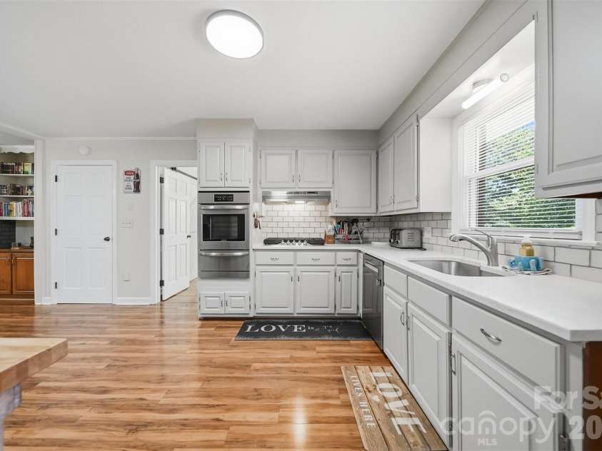 115 WEDGEWOOD Drive, Morganton, NC 28655.  MLS# CAR4396426, YatesRealty ID 37041. 
