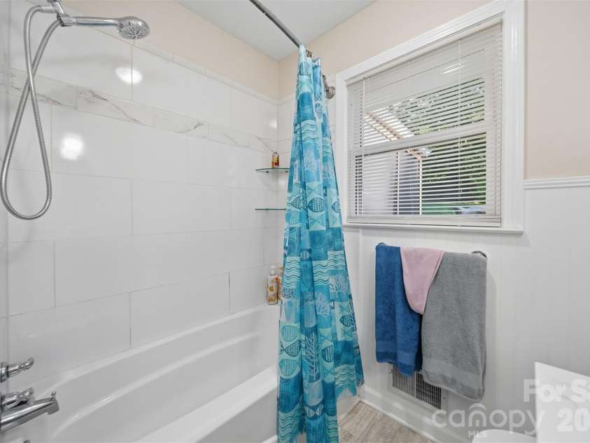 115 WEDGEWOOD Drive, Morganton, NC 28655.  MLS# CAR4396426, YatesRealty ID 37041. 
