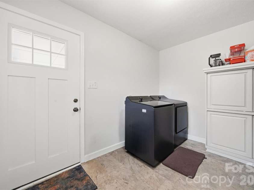 115 WEDGEWOOD Drive, Morganton, NC 28655.  MLS# CAR4396426, YatesRealty ID 37041. 