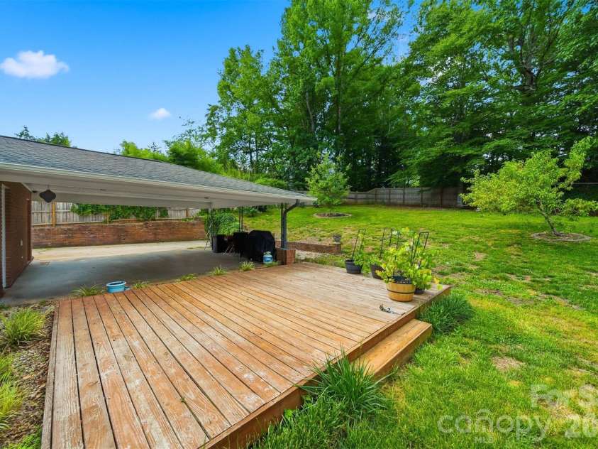 115 WEDGEWOOD Drive, Morganton, NC 28655.  MLS# CAR4396426, YatesRealty ID 37041. 