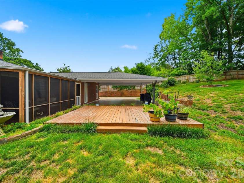 115 WEDGEWOOD Drive, Morganton, NC 28655.  MLS# CAR4396426, YatesRealty ID 37041. 