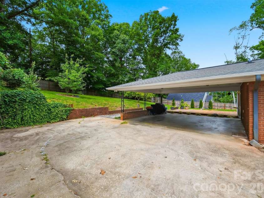 115 WEDGEWOOD Drive, Morganton, NC 28655.  MLS# CAR4396426, YatesRealty ID 37041. 
