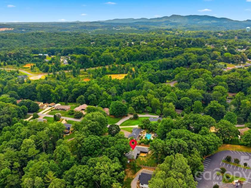 115 WEDGEWOOD Drive, Morganton, NC 28655.  MLS# CAR4396426, YatesRealty ID 37041. 
