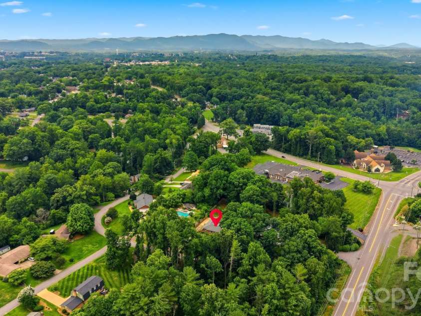 115 WEDGEWOOD Drive, Morganton, NC 28655.  MLS# CAR4396426, YatesRealty ID 37041. 