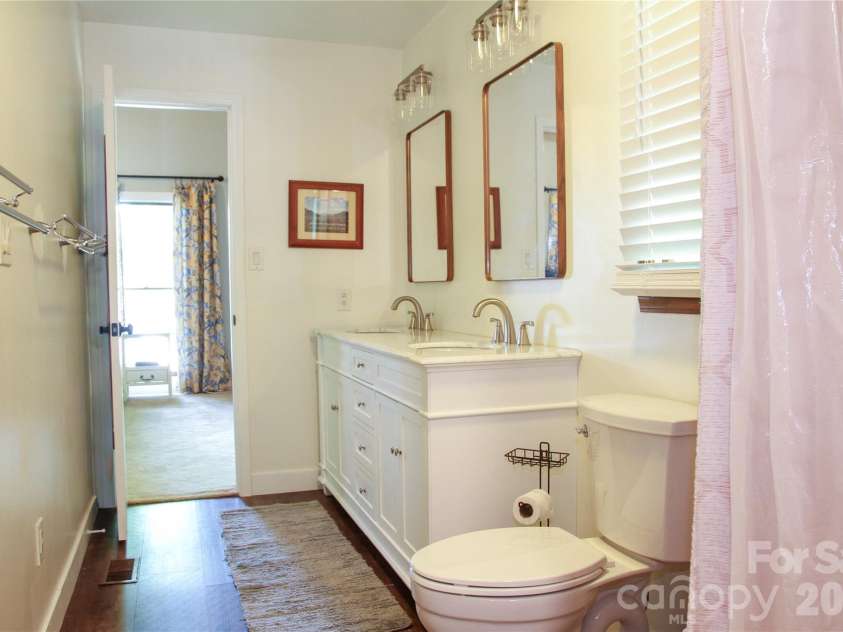 7947 Lakeview Drive, Denver, NC 28037.  MLS# CAR4396395, YatesRealty ID 37043. Basement Full Bathroom