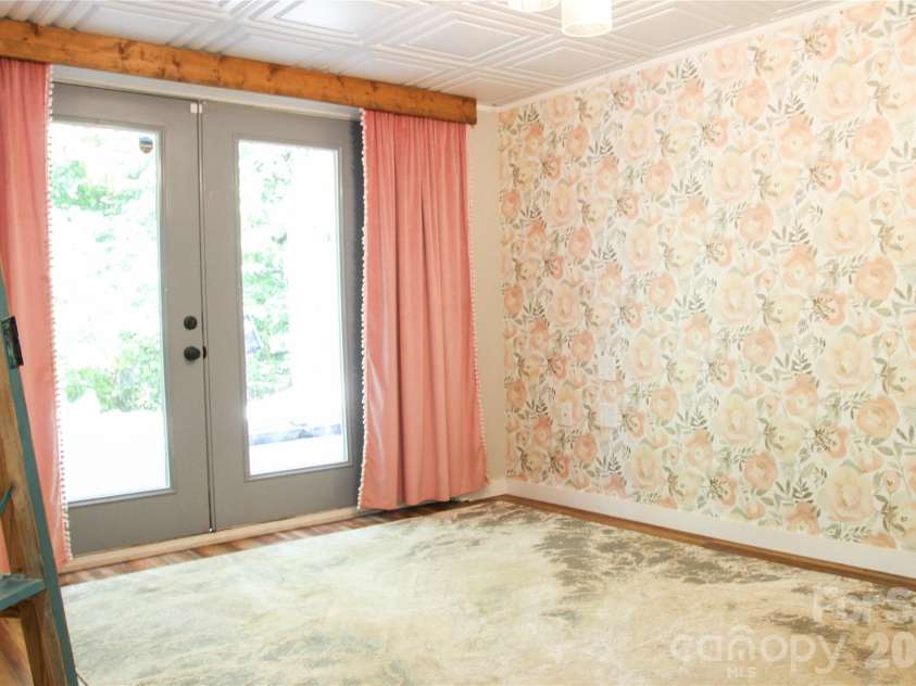 7947 Lakeview Drive, Denver, NC 28037.  MLS# CAR4396395, YatesRealty ID 37043. Basement Full Bedroom