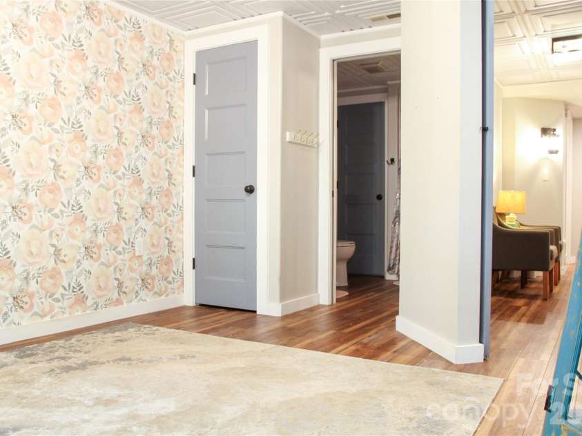 7947 Lakeview Drive, Denver, NC 28037.  MLS# CAR4396395, YatesRealty ID 37043. Basement Full Bedroom