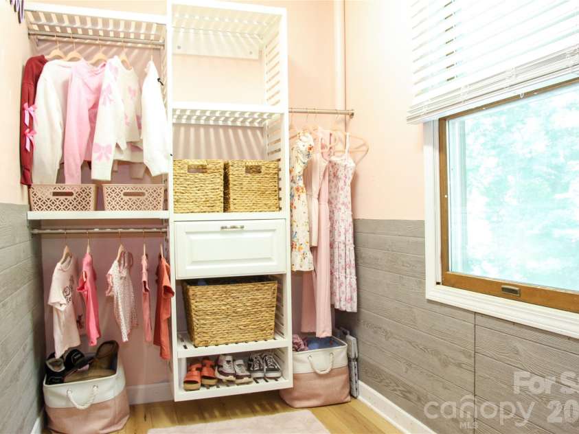 7947 Lakeview Drive, Denver, NC 28037.  MLS# CAR4396395, YatesRealty ID 37043. Bedroom side room