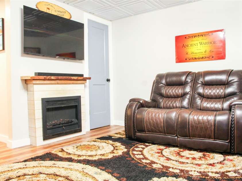 7947 Lakeview Drive, Denver, NC 28037.  MLS# CAR4396395, YatesRealty ID 37043. Flex Space