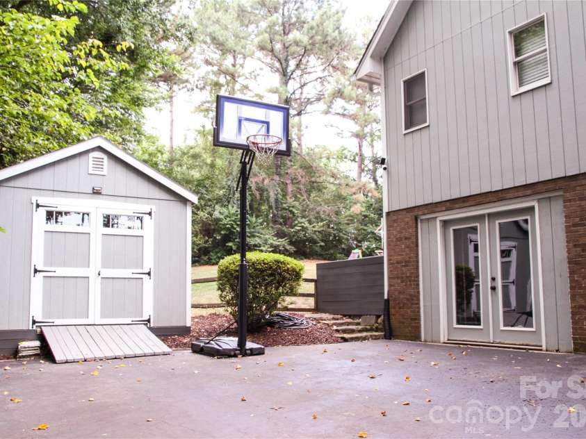7947 Lakeview Drive, Denver, NC 28037.  MLS# CAR4396395, YatesRealty ID 37043. Garage and Shed