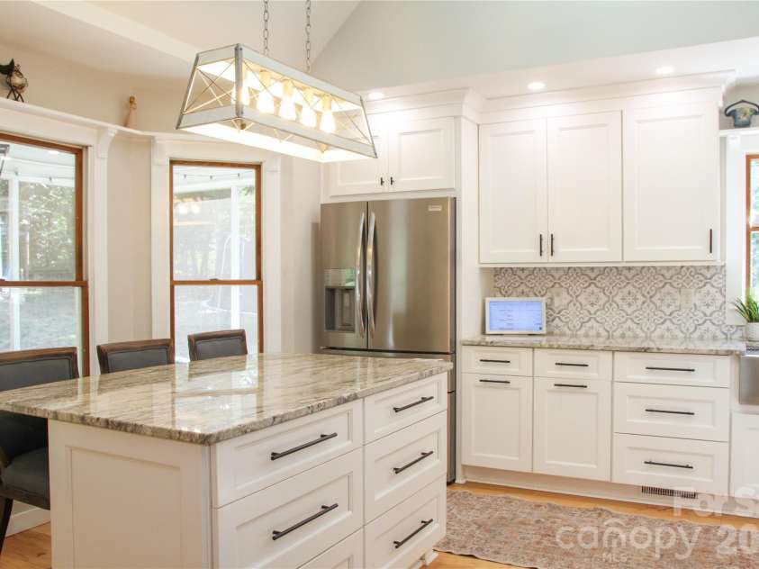 7947 Lakeview Drive, Denver, NC 28037.  MLS# CAR4396395, YatesRealty ID 37043. Kitchen