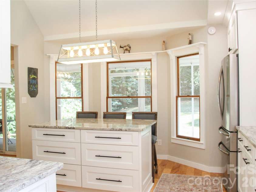 7947 Lakeview Drive, Denver, NC 28037.  MLS# CAR4396395, YatesRealty ID 37043. Kitchen