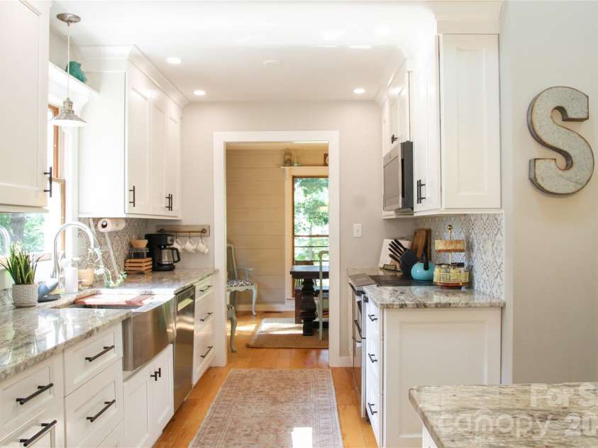 7947 Lakeview Drive, Denver, NC 28037.  MLS# CAR4396395, YatesRealty ID 37043. Kitchen