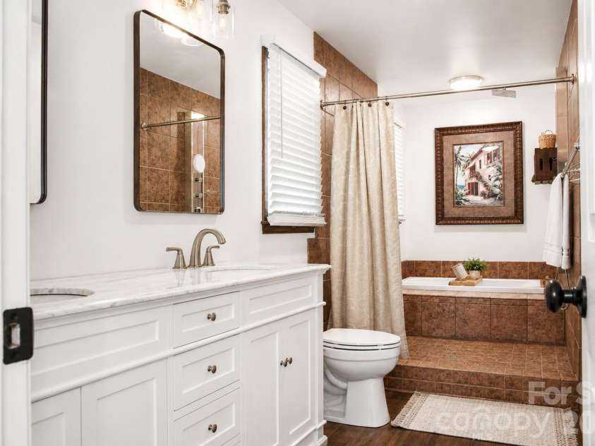 7947 Lakeview Drive, Denver, NC 28037.  MLS# CAR4396395, YatesRealty ID 37043. Master Bathroom