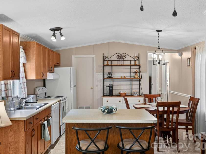 229 Concord Road, Asheville, NC 28803.  MLS# CAR4399549, YatesRealty ID 37044. 