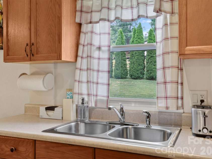 229 Concord Road, Asheville, NC 28803.  MLS# CAR4399549, YatesRealty ID 37044. 
