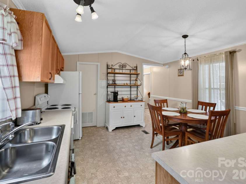 229 Concord Road, Asheville, NC 28803.  MLS# CAR4399549, YatesRealty ID 37044. 