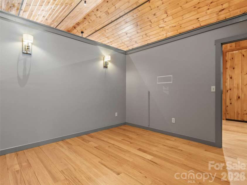 191 Fork Road, Burnsville, NC 28714.  MLS# CAR4355086, YatesRealty ID 37045. Guest house bonus room