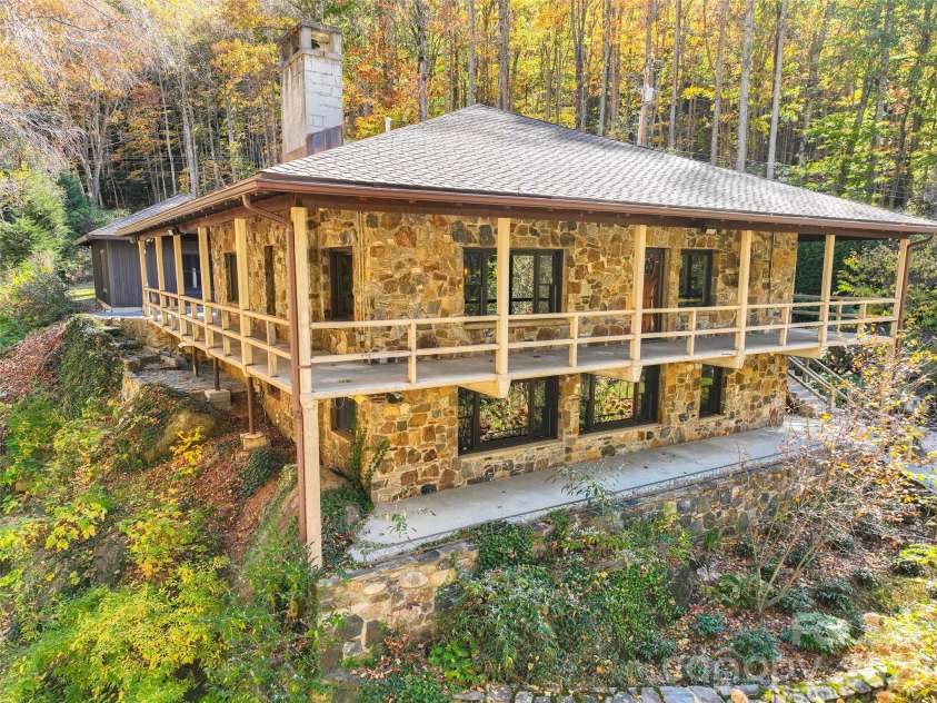 191 Fork Road, Burnsville, NC 28714.  MLS# CAR4355086, YatesRealty ID 37045. Main House