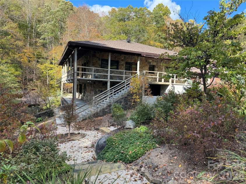 191 Fork Road, Burnsville, NC 28714.  MLS# CAR4355086, YatesRealty ID 37045. Main House