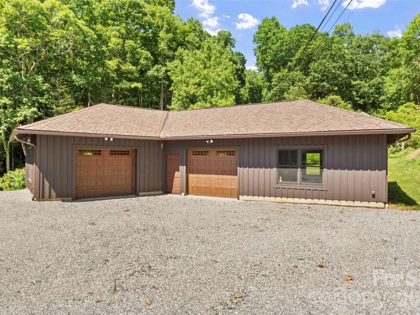 191 Fork Road, Burnsville, NC 28714.  MLS# CAR4355086, YatesRealty ID 37045. Upper garage
