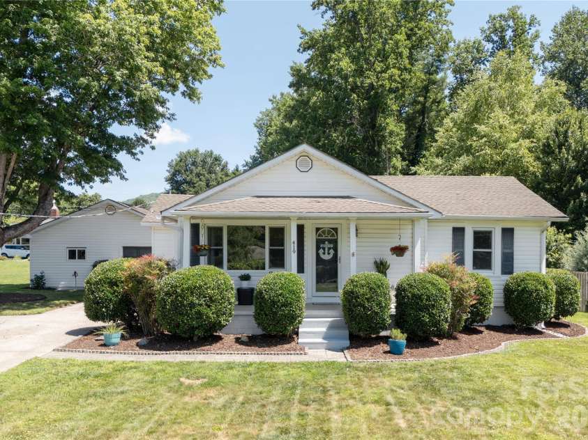 419 Big Bend Road, Brevard, NC 28712.  MLS# CAR4398775, YatesRealty ID 37046. 419 Big Bend