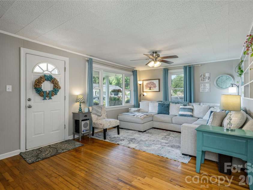 419 Big Bend Road, Brevard, NC 28712.  MLS# CAR4398775, YatesRealty ID 37046. Inviting