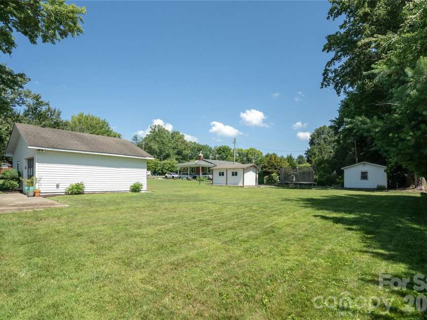 419 Big Bend Road, Brevard, NC 28712.  MLS# CAR4398775, YatesRealty ID 37046. Spacious!