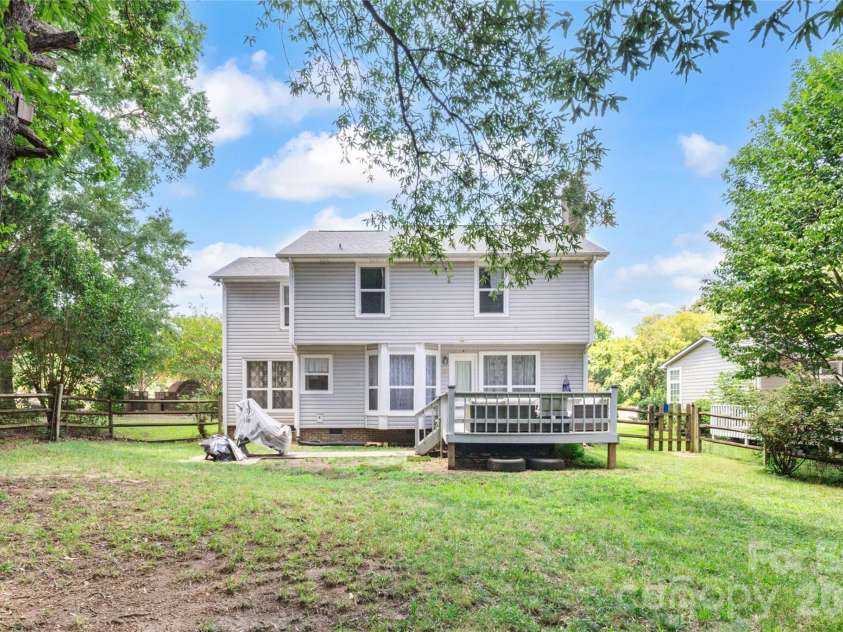 13000 Greycrest Drive, Charlotte, NC 28278.  MLS# CAR4400169, YatesRealty ID 37048. Back
