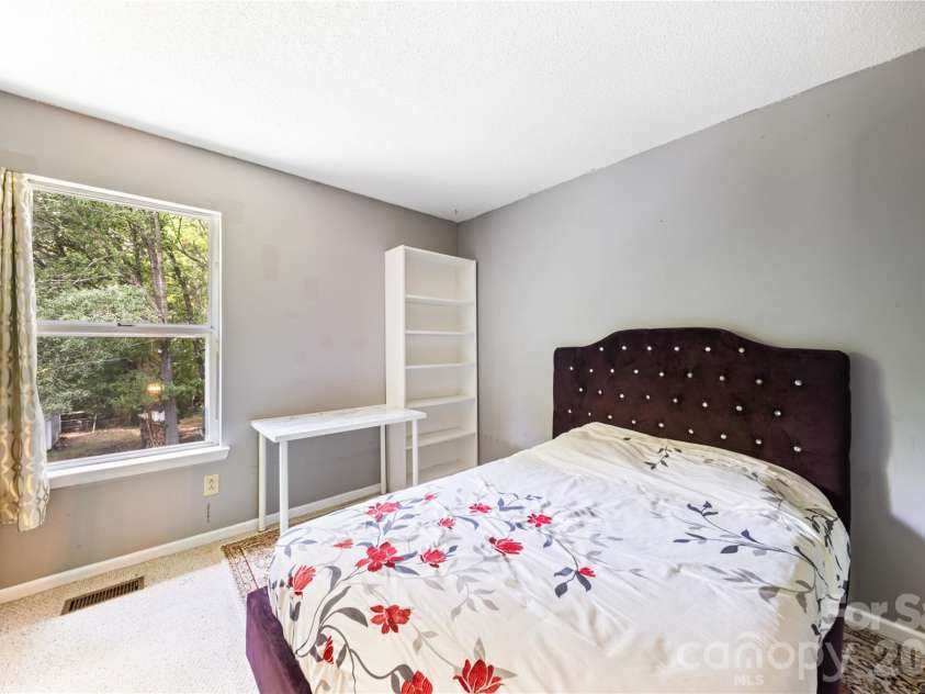 13000 Greycrest Drive, Charlotte, NC 28278.  MLS# CAR4400169, YatesRealty ID 37048. Bedroom 3