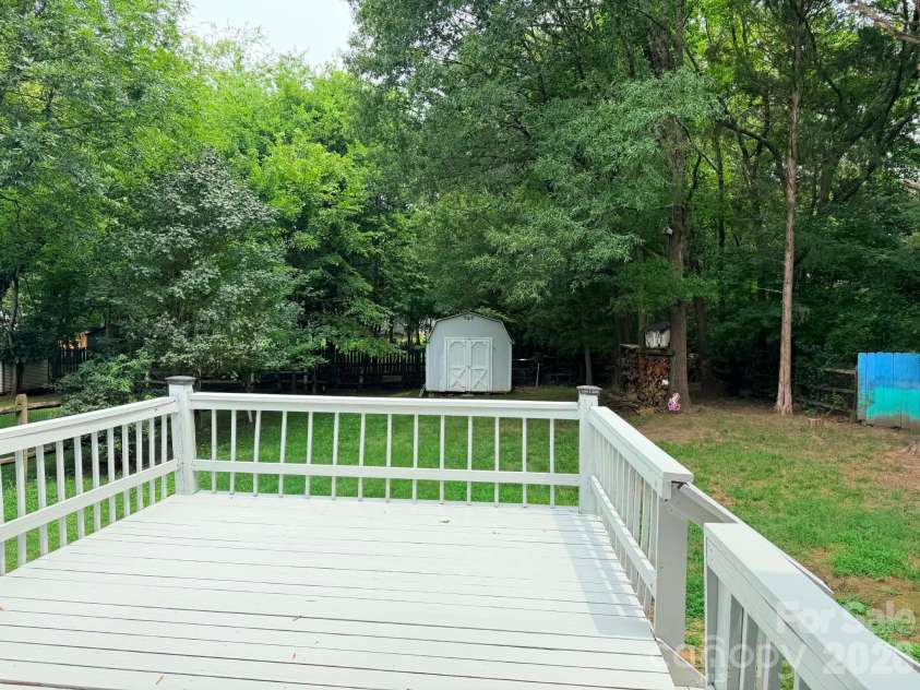 13000 Greycrest Drive, Charlotte, NC 28278.  MLS# CAR4400169, YatesRealty ID 37048. Deck