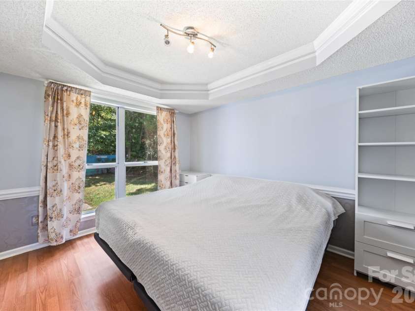 13000 Greycrest Drive, Charlotte, NC 28278.  MLS# CAR4400169, YatesRealty ID 37048. Dining room