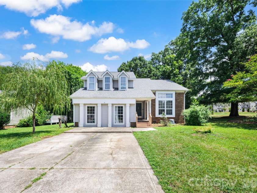 13000 Greycrest Drive, Charlotte, NC 28278.  MLS# CAR4400169, YatesRealty ID 37048. Front