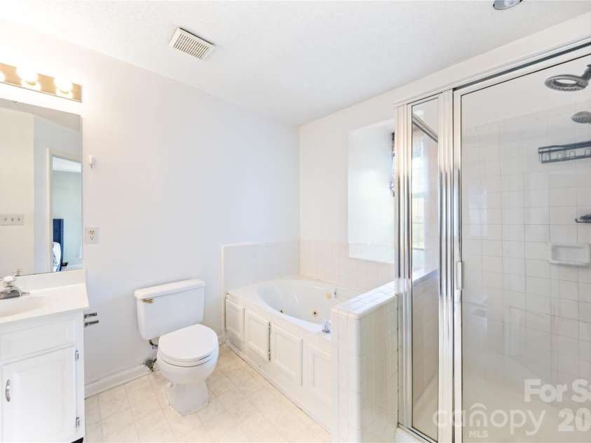 13000 Greycrest Drive, Charlotte, NC 28278.  MLS# CAR4400169, YatesRealty ID 37048. Master bathroom