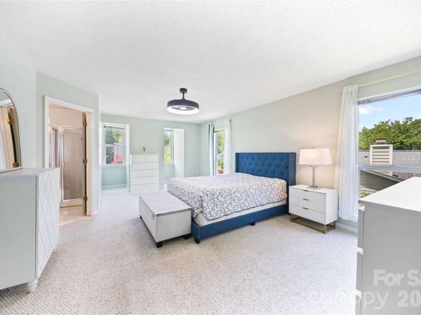 13000 Greycrest Drive, Charlotte, NC 28278.  MLS# CAR4400169, YatesRealty ID 37048. Master suit