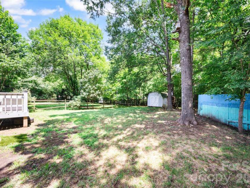 13000 Greycrest Drive, Charlotte, NC 28278.  MLS# CAR4400169, YatesRealty ID 37048. Yard side