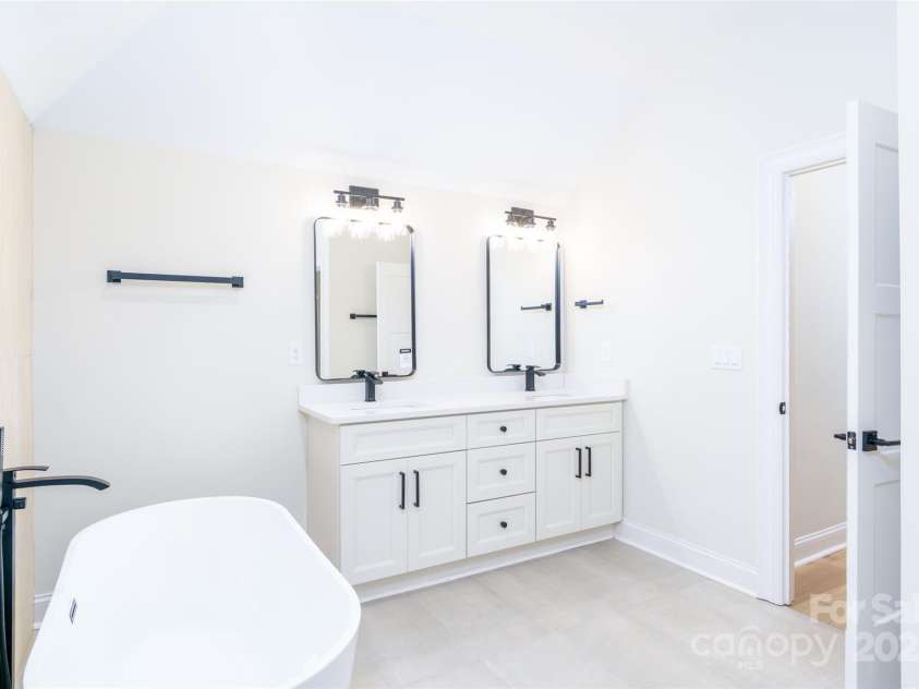 150 Forest Creek Drive, Statesville, NC 28625.  MLS# CAR4286307, YatesRealty ID 3705. 