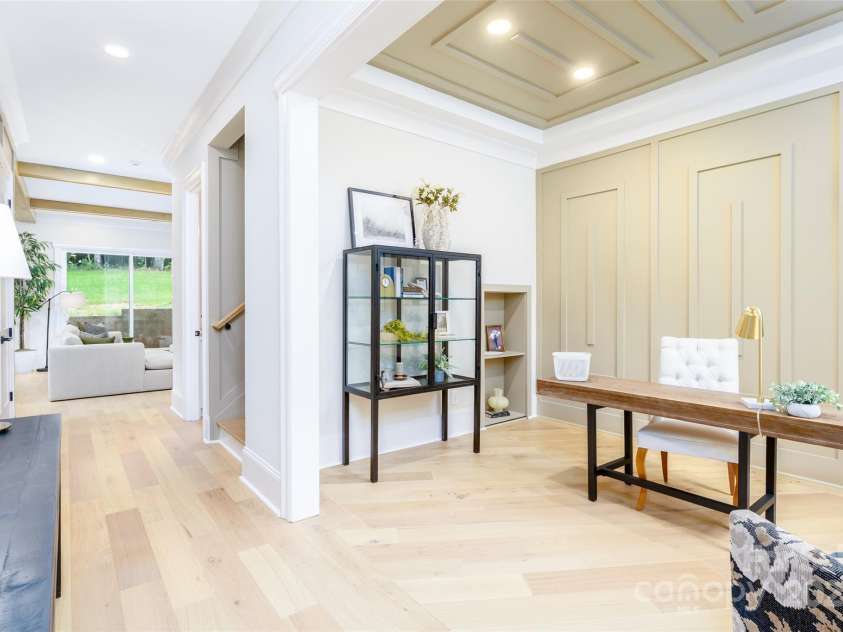 150 Forest Creek Drive, Statesville, NC 28625.  MLS# CAR4286307, YatesRealty ID 3705. Front Entry Way