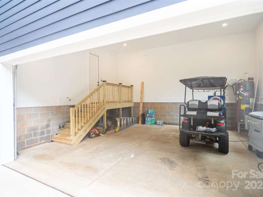 150 Forest Creek Drive, Statesville, NC 28625.  MLS# CAR4286307, YatesRealty ID 3705. Garage