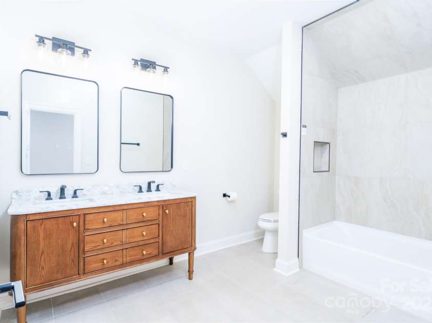 150 Forest Creek Drive, Statesville, NC 28625.  MLS# CAR4286307, YatesRealty ID 3705. Secondary Bathroom