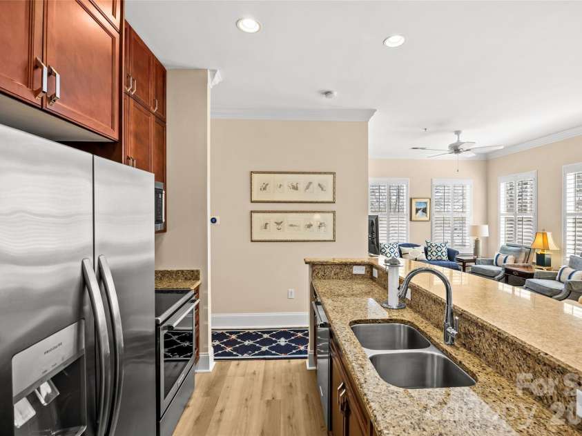 2994 Selwyn Avenue, Charlotte, NC 28209.  MLS# CAR4354411, YatesRealty ID 3705. 